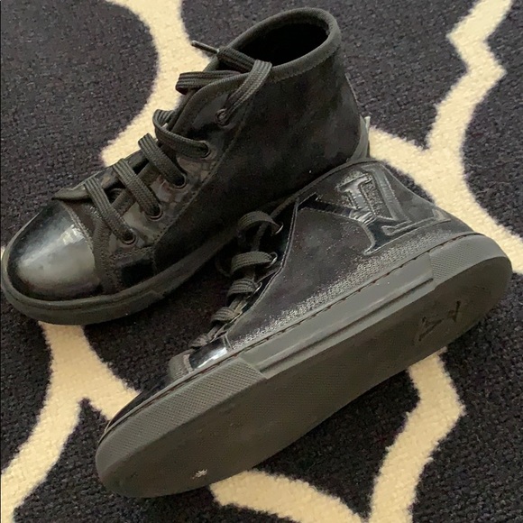 Louis Vuitton Kids Shoe - Picture 2 of 2